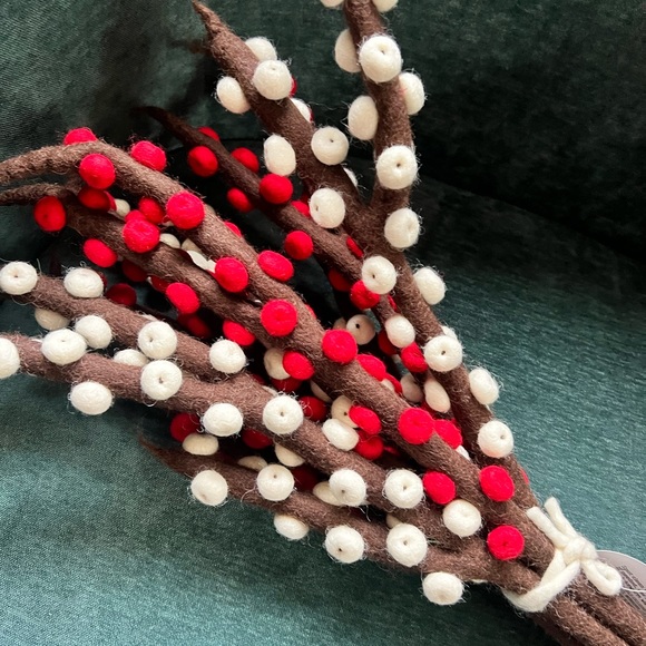 Felted Holly Berry Branches Wool 6 Branches Centerpiece Mantle Decor - Picture 4 of 8